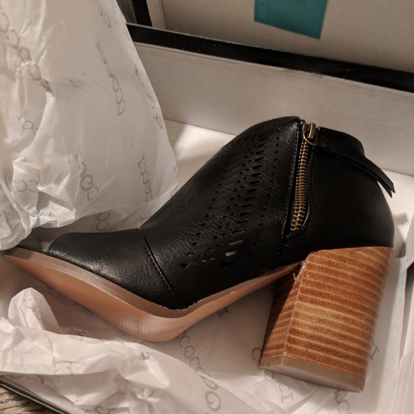 Black ankle booties size 8 - Picture 4 of 4